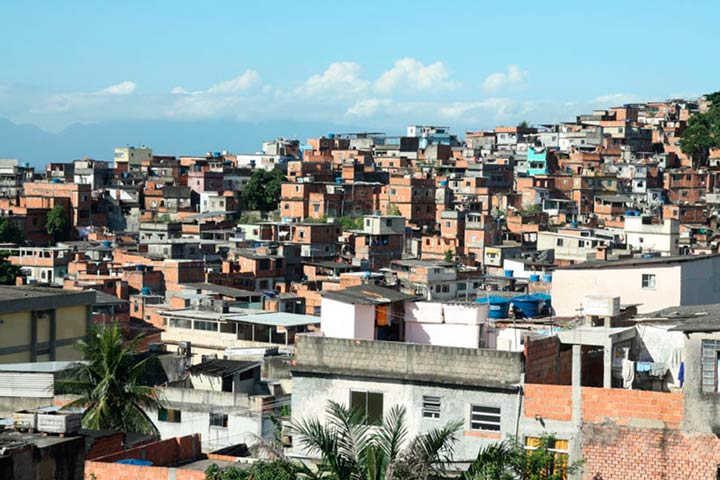 Красочная жизнь бедняка: гениальный арт-проект «Favela Painting»