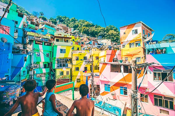 Красочная жизнь бедняка: гениальный арт-проект «Favela Painting»