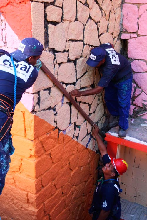 Красочная жизнь бедняка: гениальный арт-проект «Favela Painting»