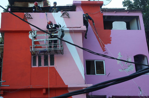 Красочная жизнь бедняка: гениальный арт-проект «Favela Painting»