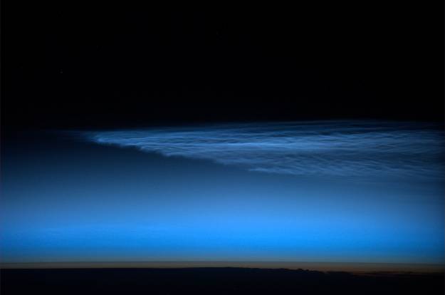 Surprising, unexpected noctilucent clouds – very rare in this season!
