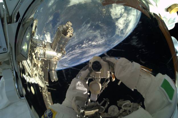 officeplankton.com.ua--window-in-space_23