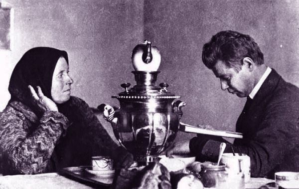 officeplankton.com.ua_ wrighters_30.11.2013_esenin_and_mother