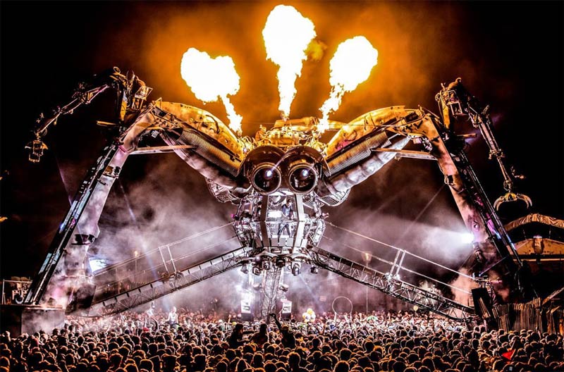 amazing-DJ-stage-at-music-festival