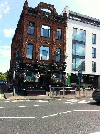 irish-pubs-_the-pavilion-bar