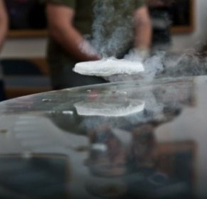 Сверхпроводимость.Квантовая левитация. Занимательное видео.