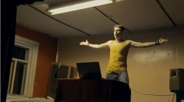 DJ Oguretz — Let The Music Fuck You. Самый убойный клип про деревенского диджея. Настроение гарантировано.