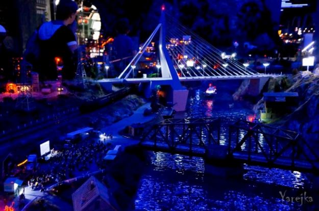 Внутри музея «Гранд Макет Россия» в Санкт-Петербурге