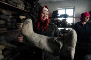 Как делают валенки в Сибири.