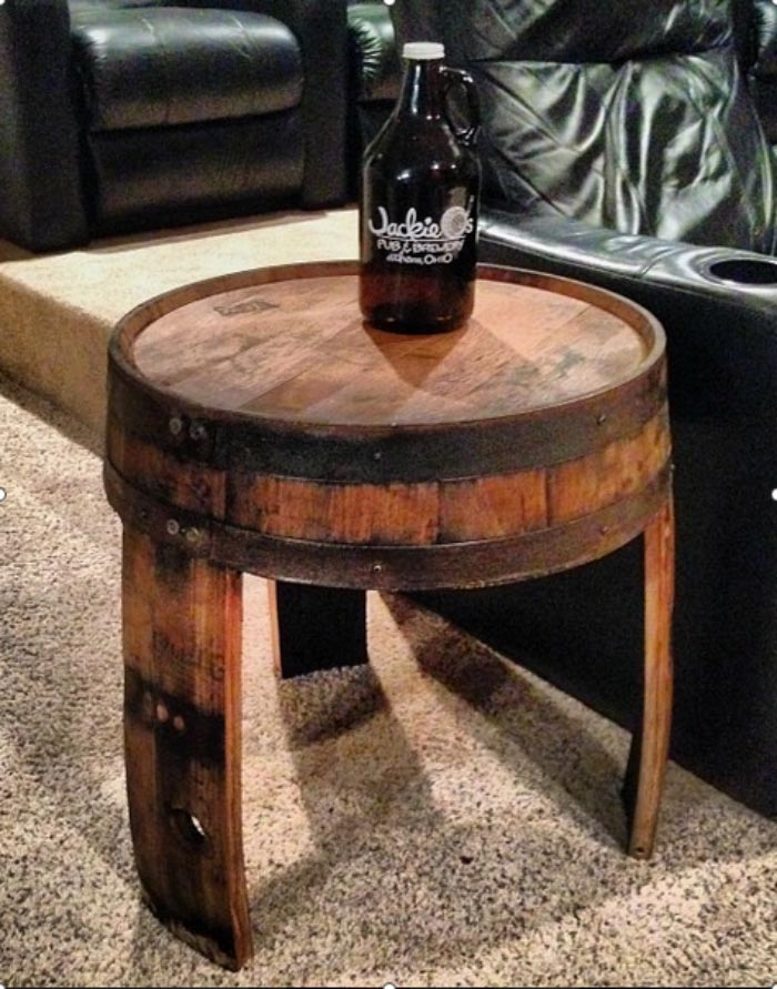 Крутой журнальный стол из бочки для бурбона от "Columbus Barrel Co"