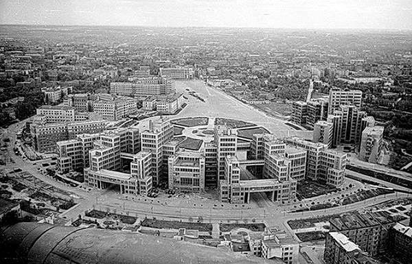 История самой большой площади Европы - площадь Свободы города Харькова.