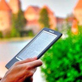 Первая электронная книга Bookeen с встроенной зарядкой от солнечной энергии.
