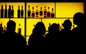 Как познакомится с девушкой в баре и не быть отшитым.