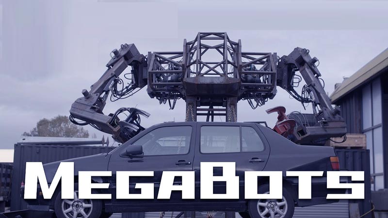 Боевой робот Megabots с легкостью дробит не только мелкие строения, но и автомобили.
