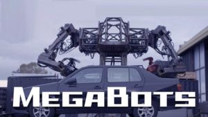 Боевой робот Megabots с легкостью дробит не только мелкие строения, но и автомобили.